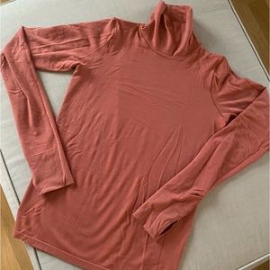 Athleta forest hill ascent seamless turtle neck